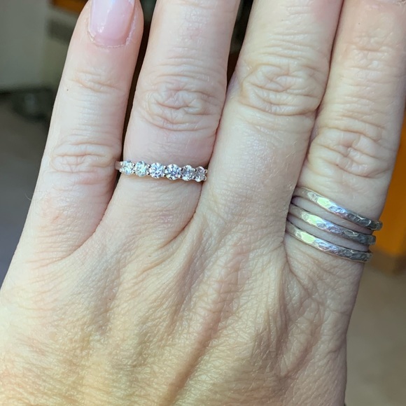 Jewelry - New arrival💗0.6 TCW Moissanite band